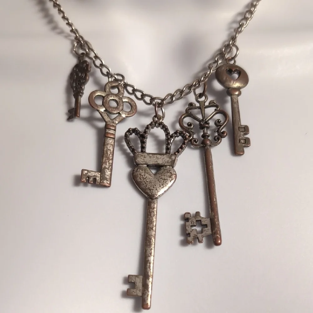 Vintage Key Charm Necklace - Picture 4 of 5